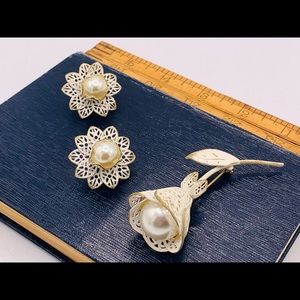 Vintage gold & white filigree floral brooch clip on earrings set faux pearl